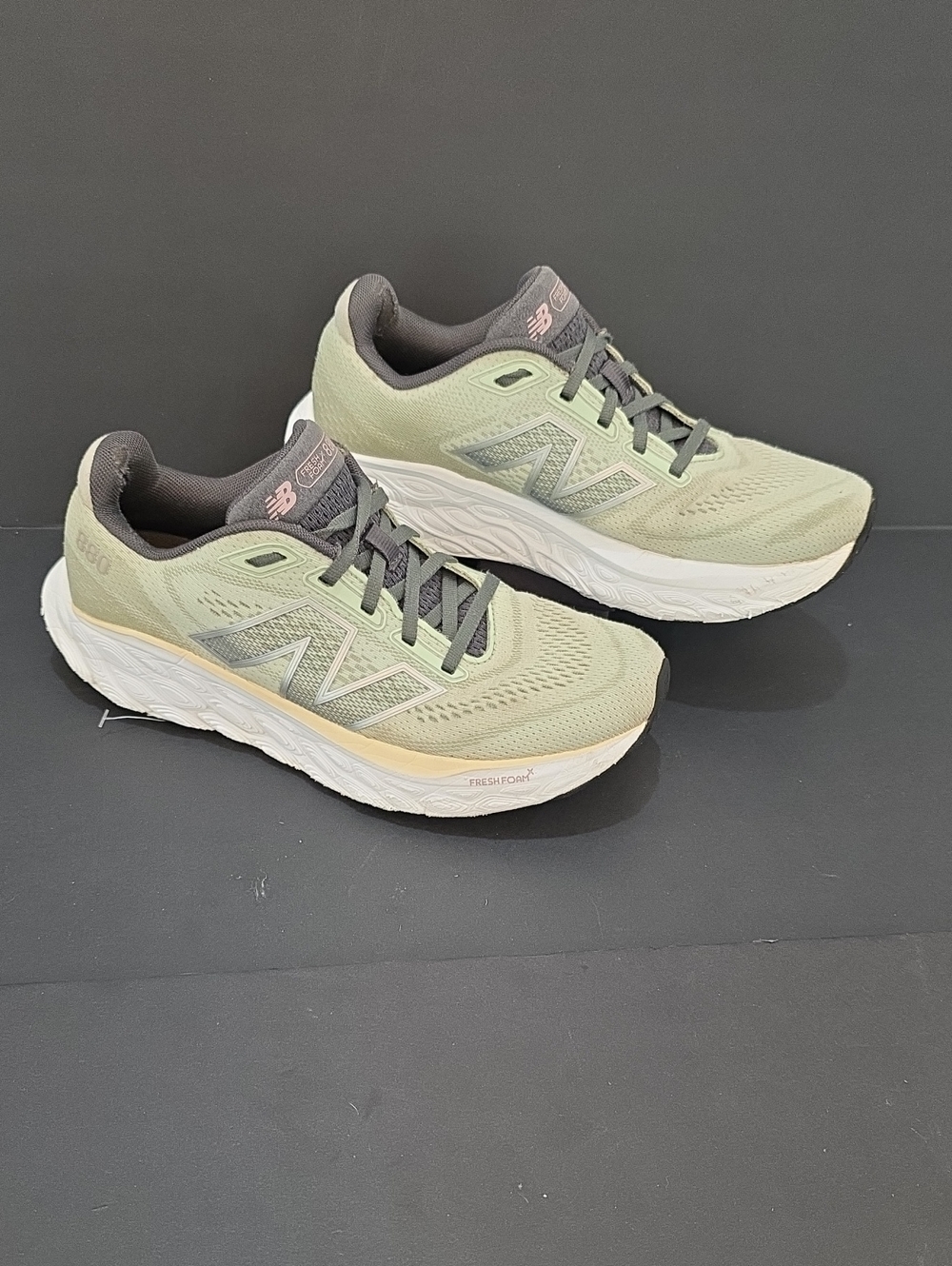 New Balance Fresh Foam X 880 Women's Light Green and Gray Running Shoes Size 9